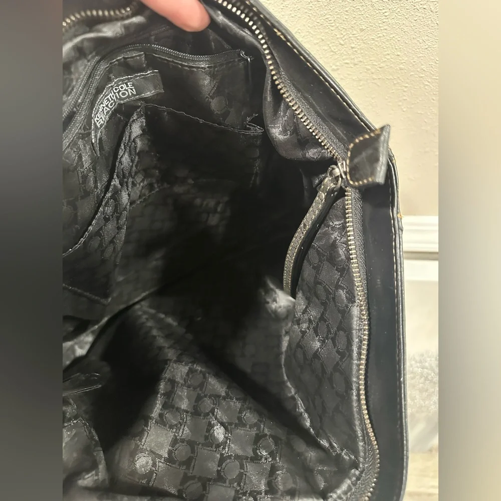 Kenneth Cole Reaction Purse - Picture 7 of 7